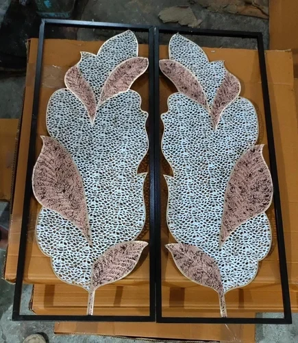 Brown Hanging Leaf